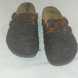 Women's Birkenstock Clogs - Size 7